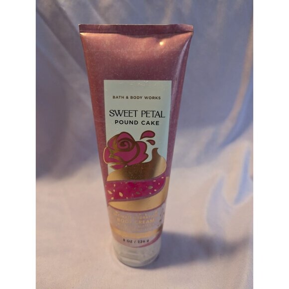 Bath & Body Works Sweet Petal Pound Cake Ultimate Hydration Body Cream 8 Oz Tube - Picture 1 of 2